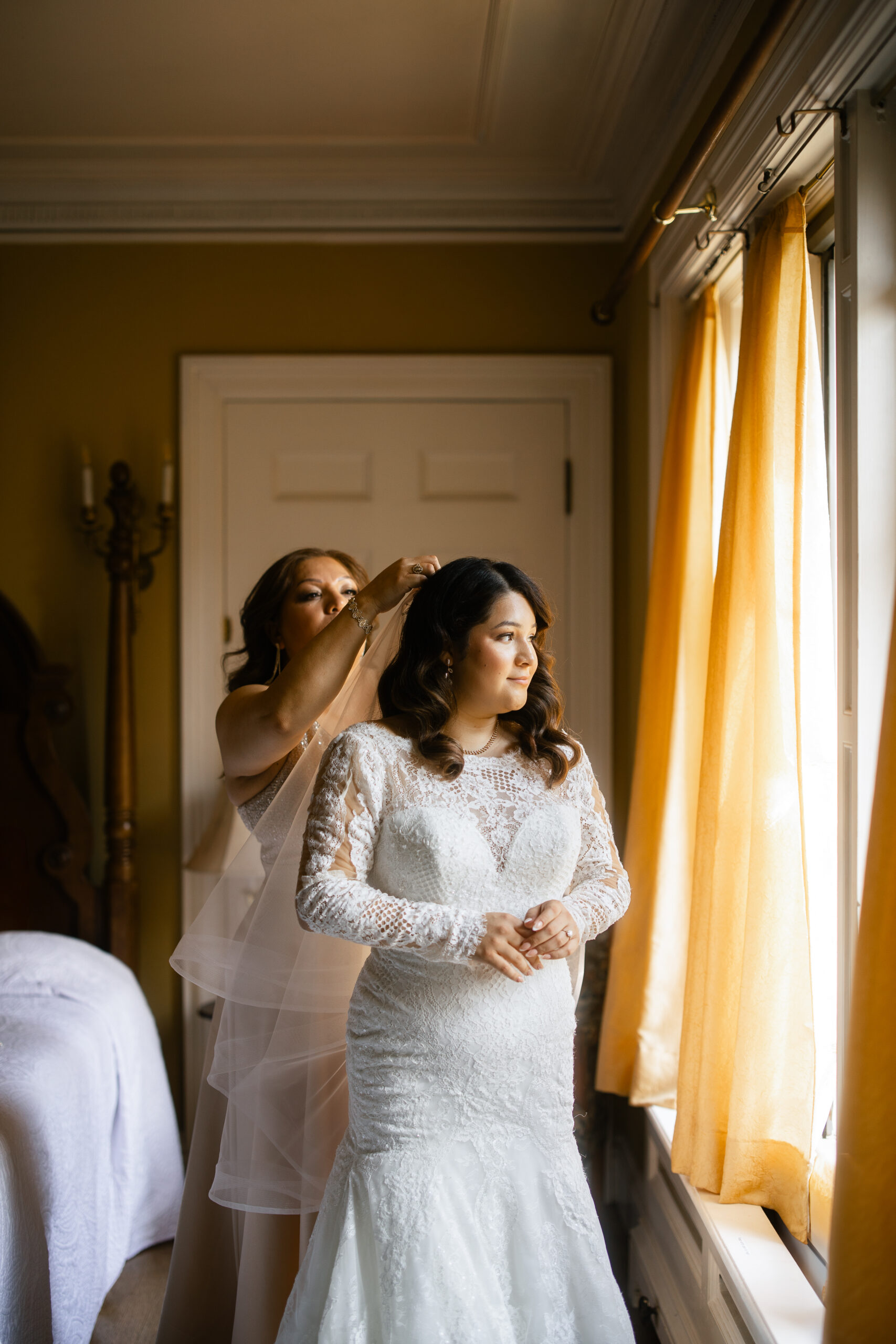 Thornewood Castle bridal prep in bridal suite